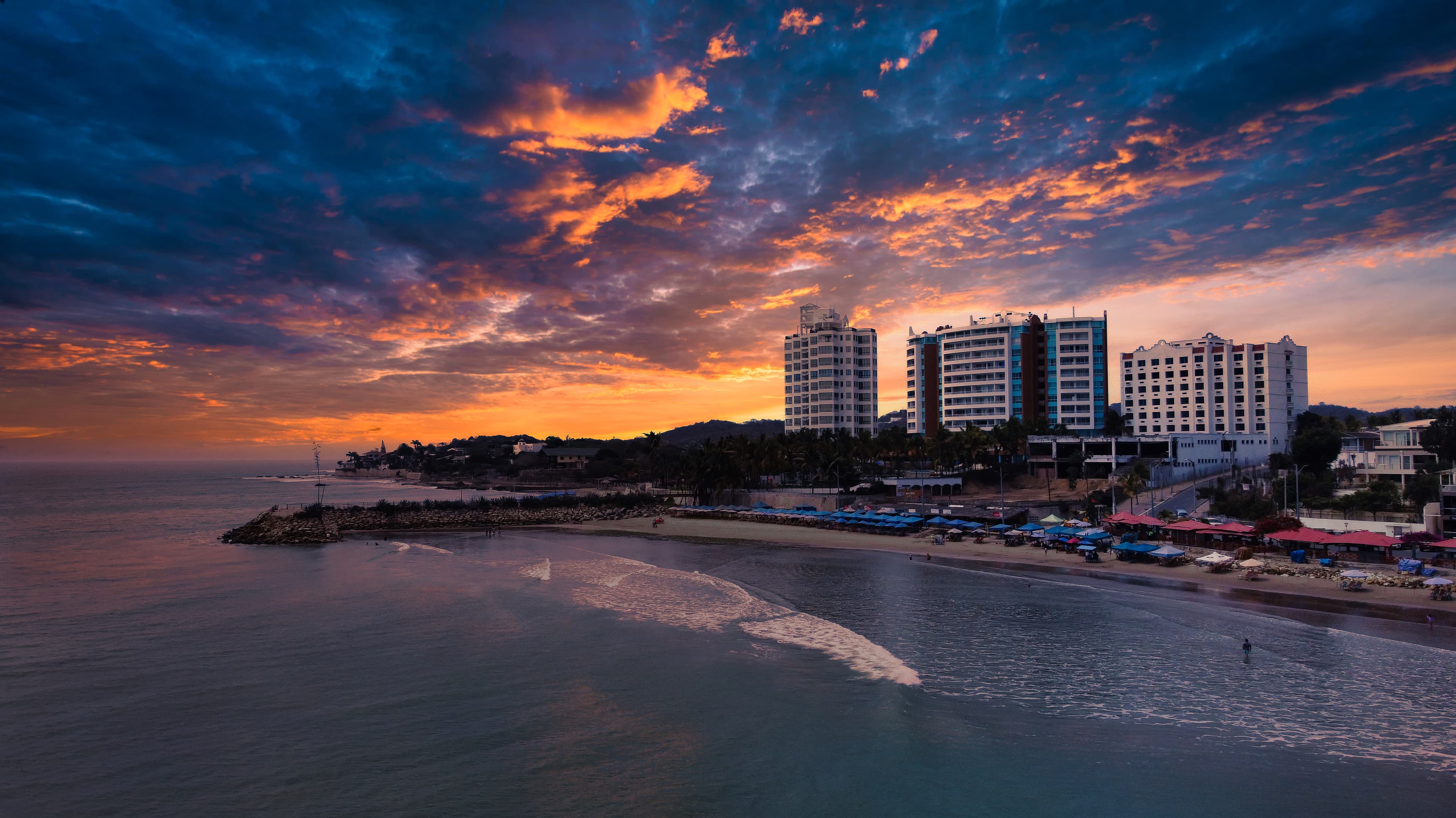 Topix Ecuador — vista aérea crepuscular de Guayaquil